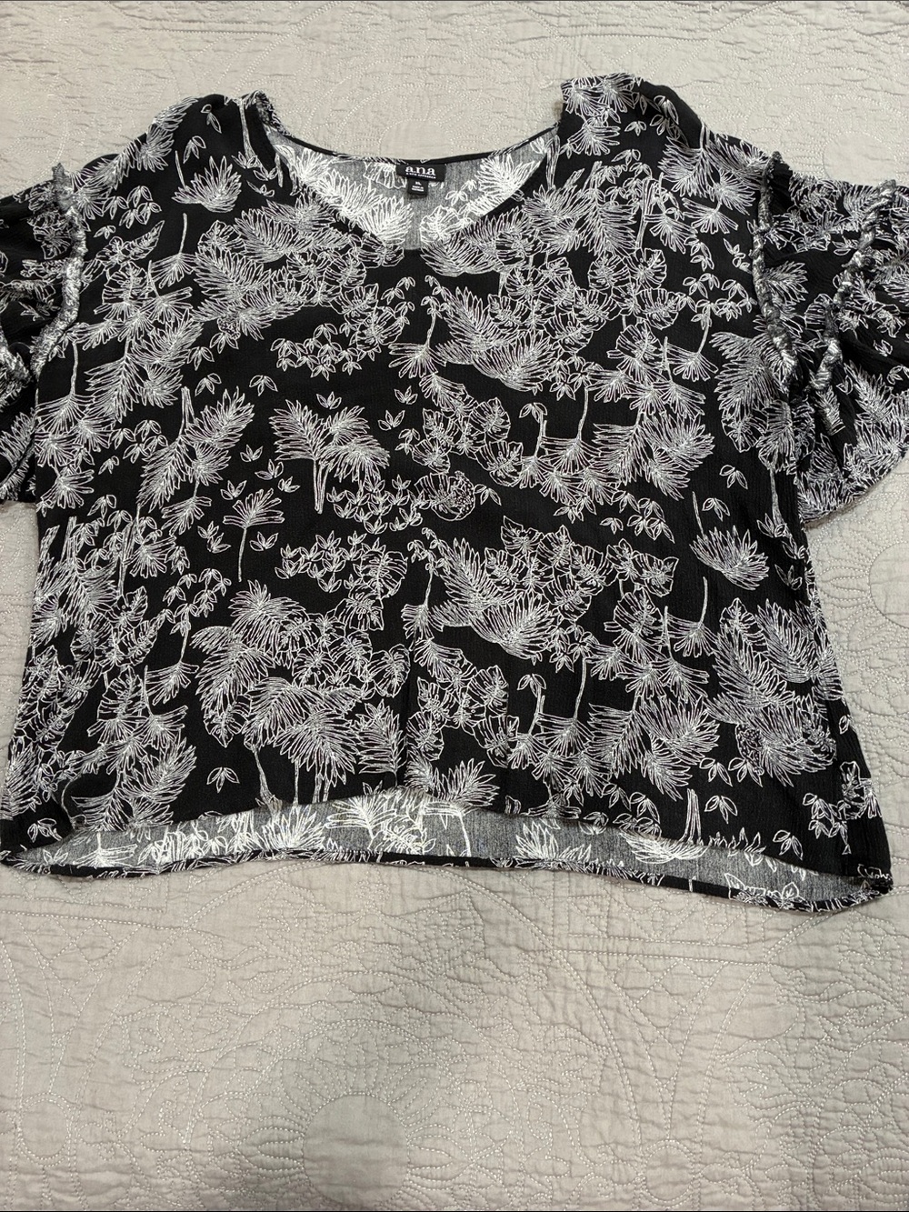 *3 for $10* a.n.a Black Short Sleeve V-Neck Floral Top XL